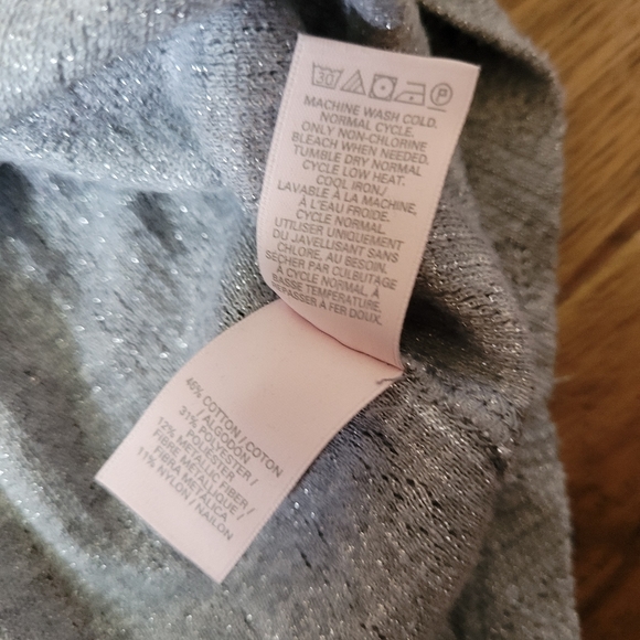 Victoria's secret Gray shimmer lounge wear top size S - Picture 3 of 4